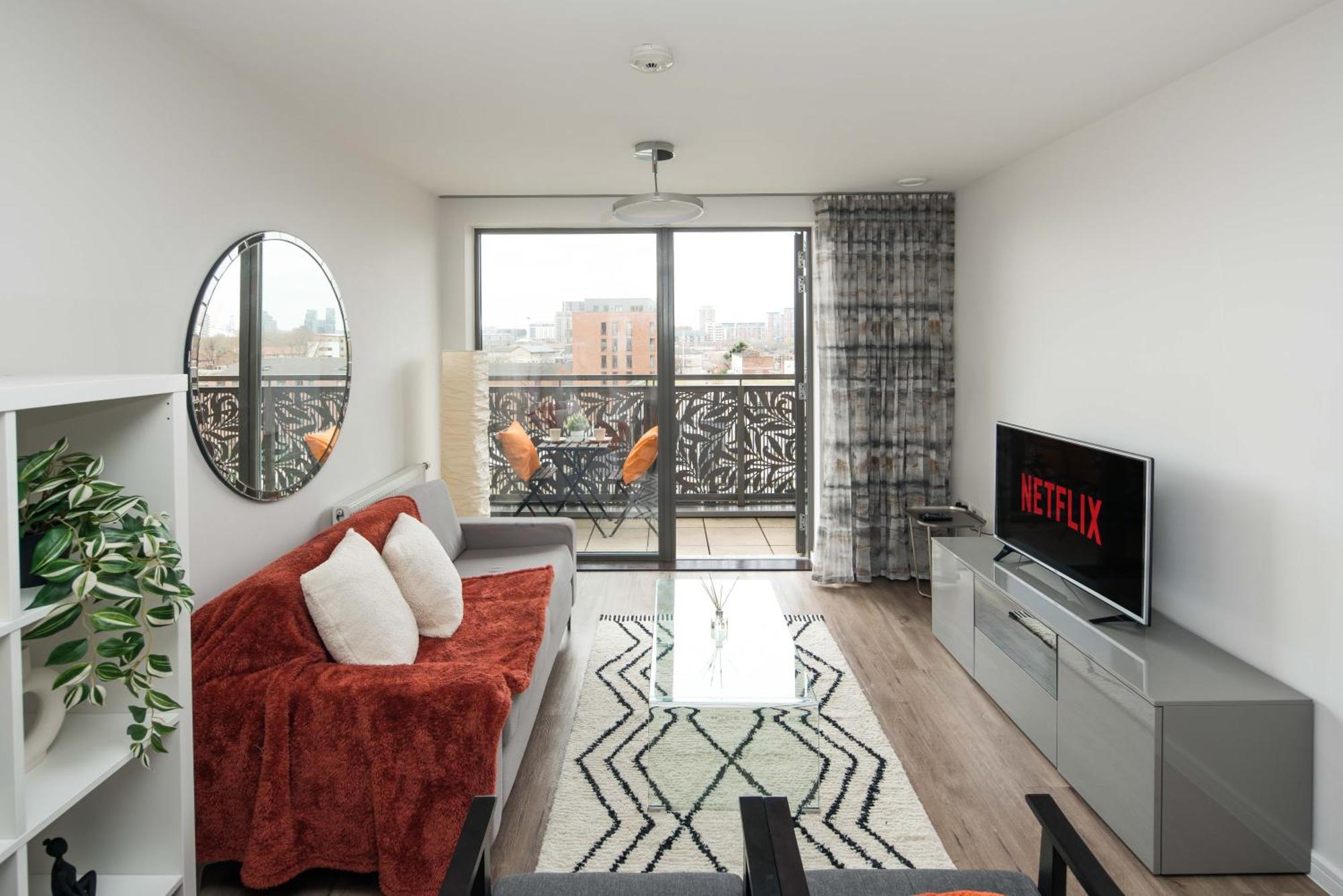 Canning Town -2 Bed Luxury * Londen