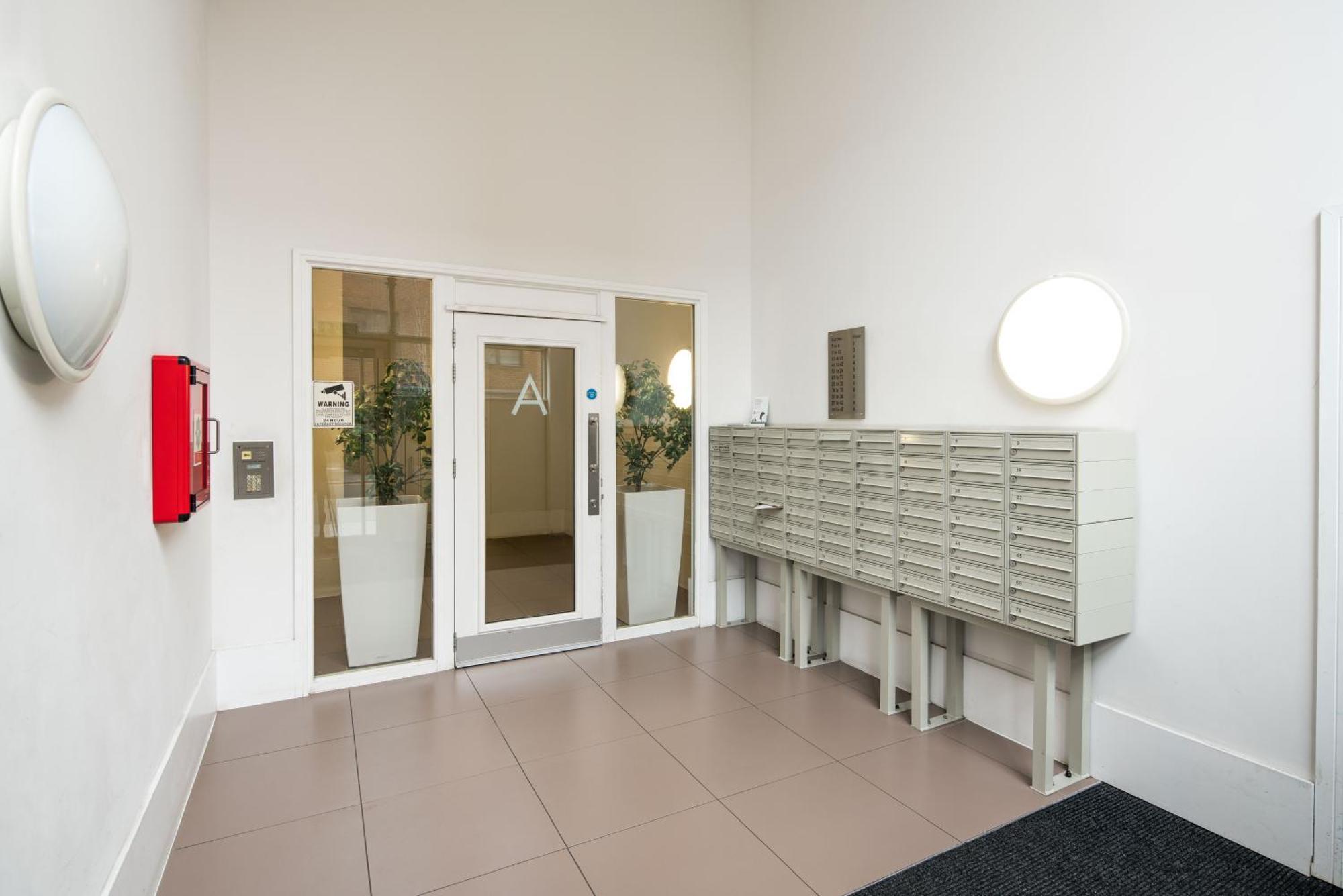 Canning Town -2 Bed Luxury * Londen
